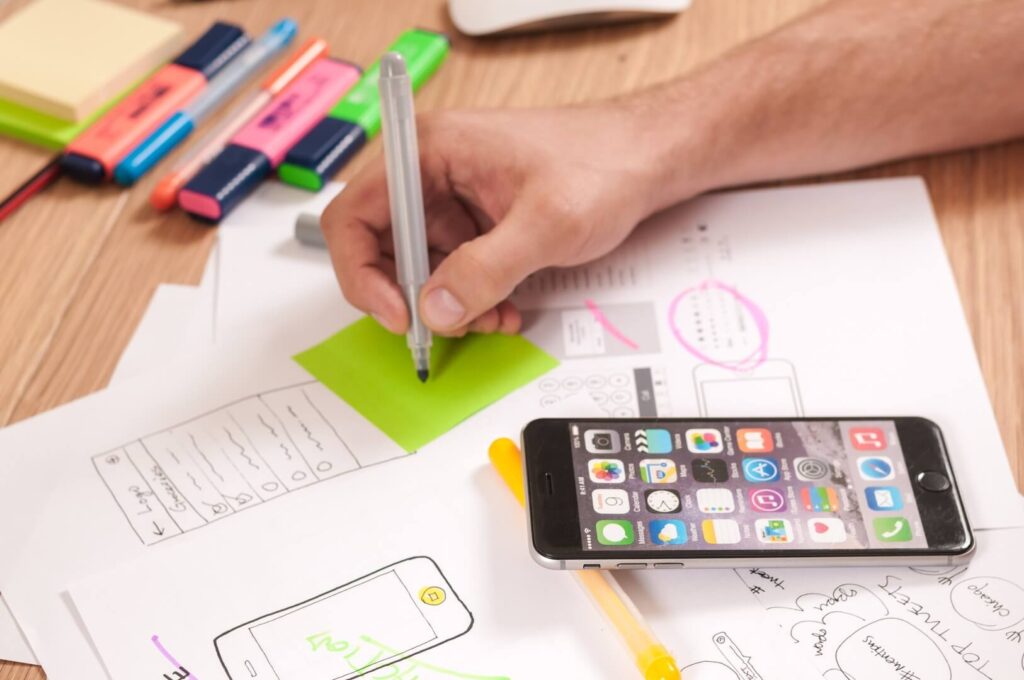 iphone-desk-computer-smartphone-mobile-writing-723651-pxhere.com (1)