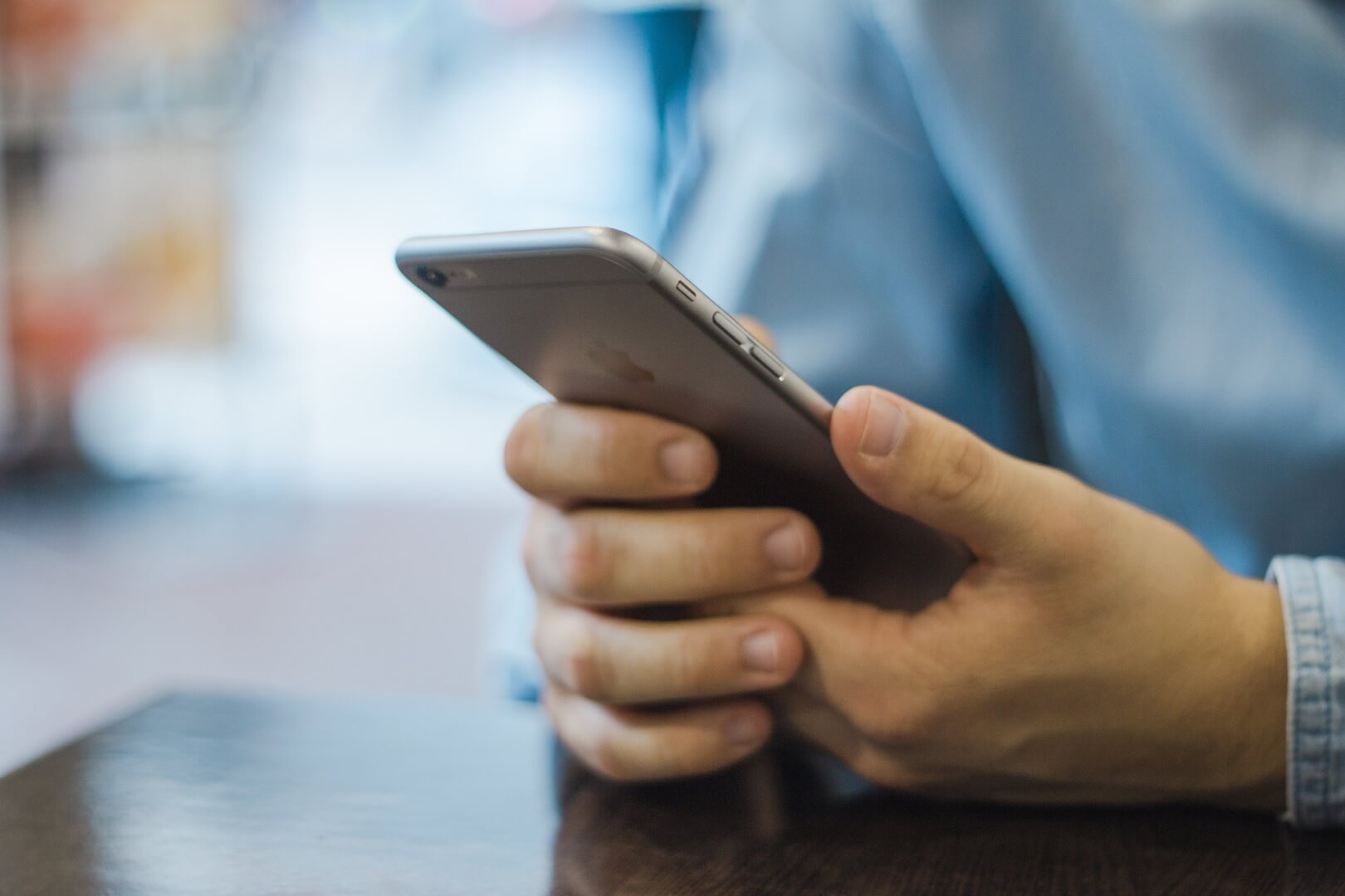 iphone-smartphone-writing-hand-apple-technology-641621-pxhere.com (1)