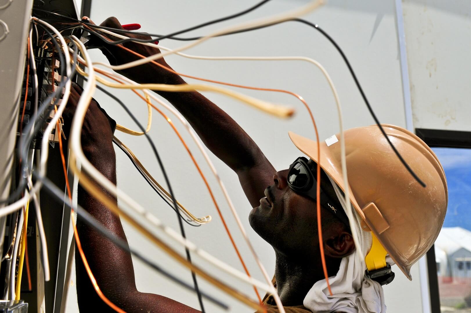 man-spring-electrical-industrial-professional-electricity-1328123-pxhere.com (1)
