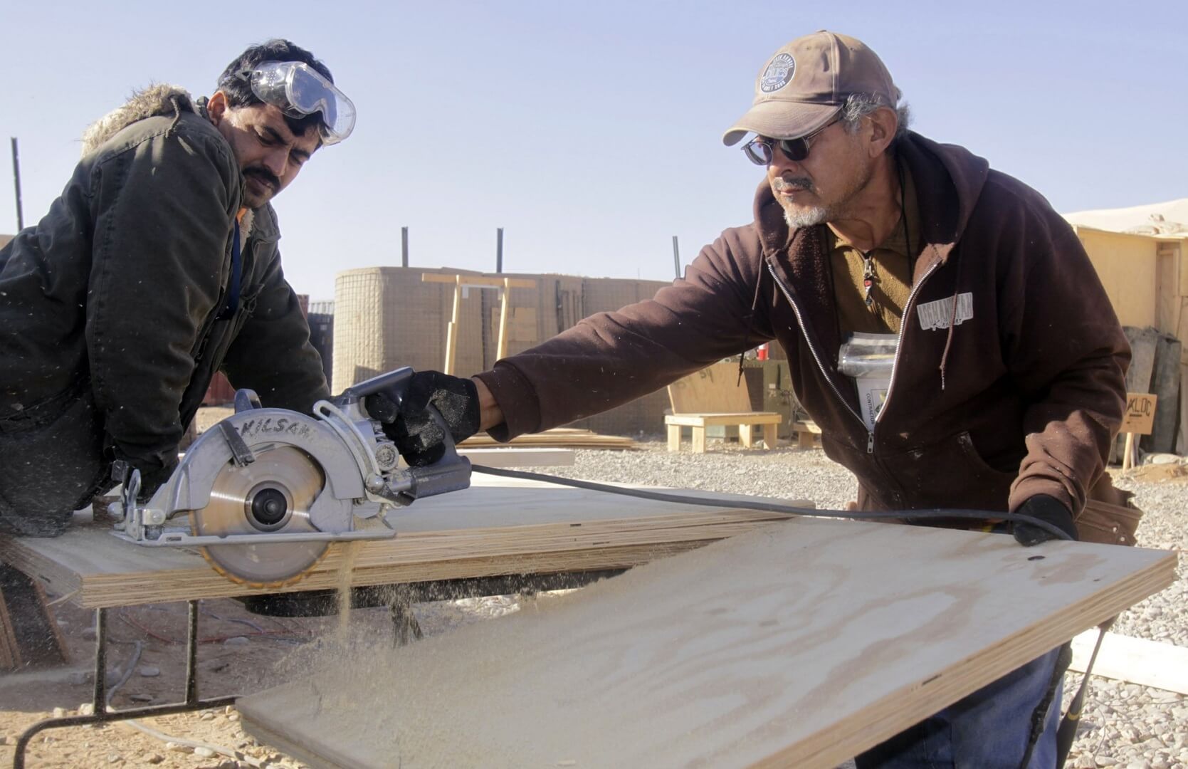 wood-building-construction-equipment-usa-industrial-1064481-pxhere.com (1)