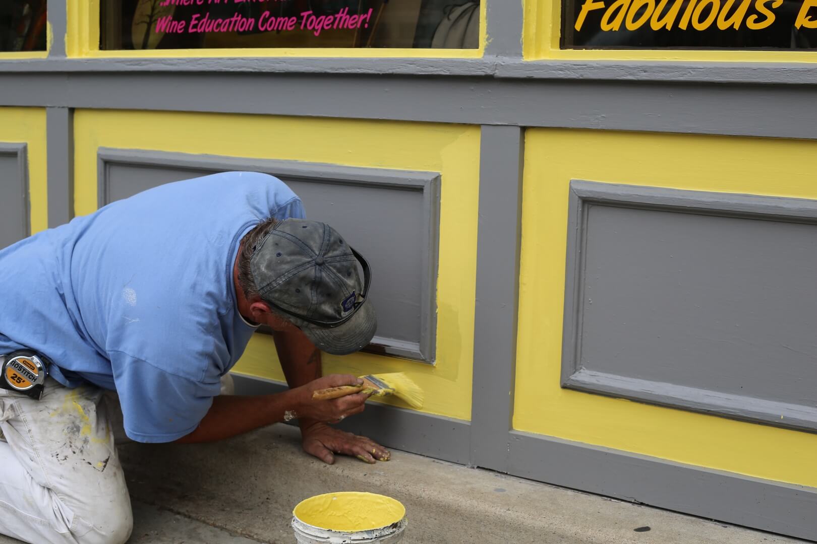 work-man-working-window-building-brush-1094006-pxhere.com (1)