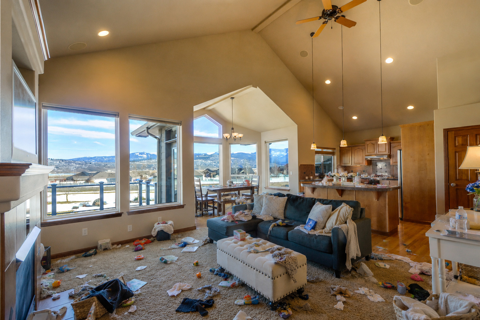 villa-house-chair-interior-view-home-1210556-pxhere.com_1