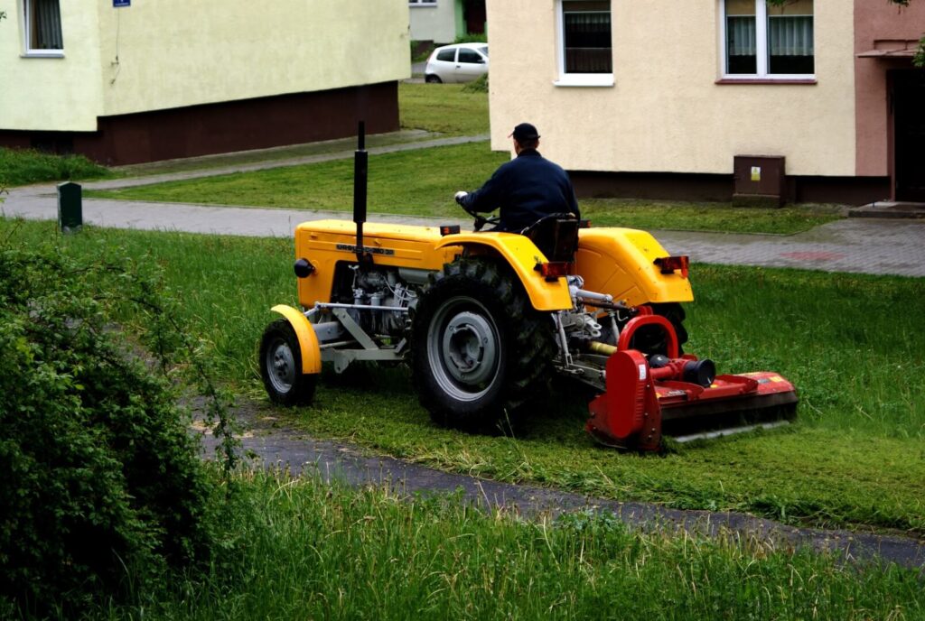 grass-tractor-field-lawn-city-asphalt-799982-pxhere.com (1)